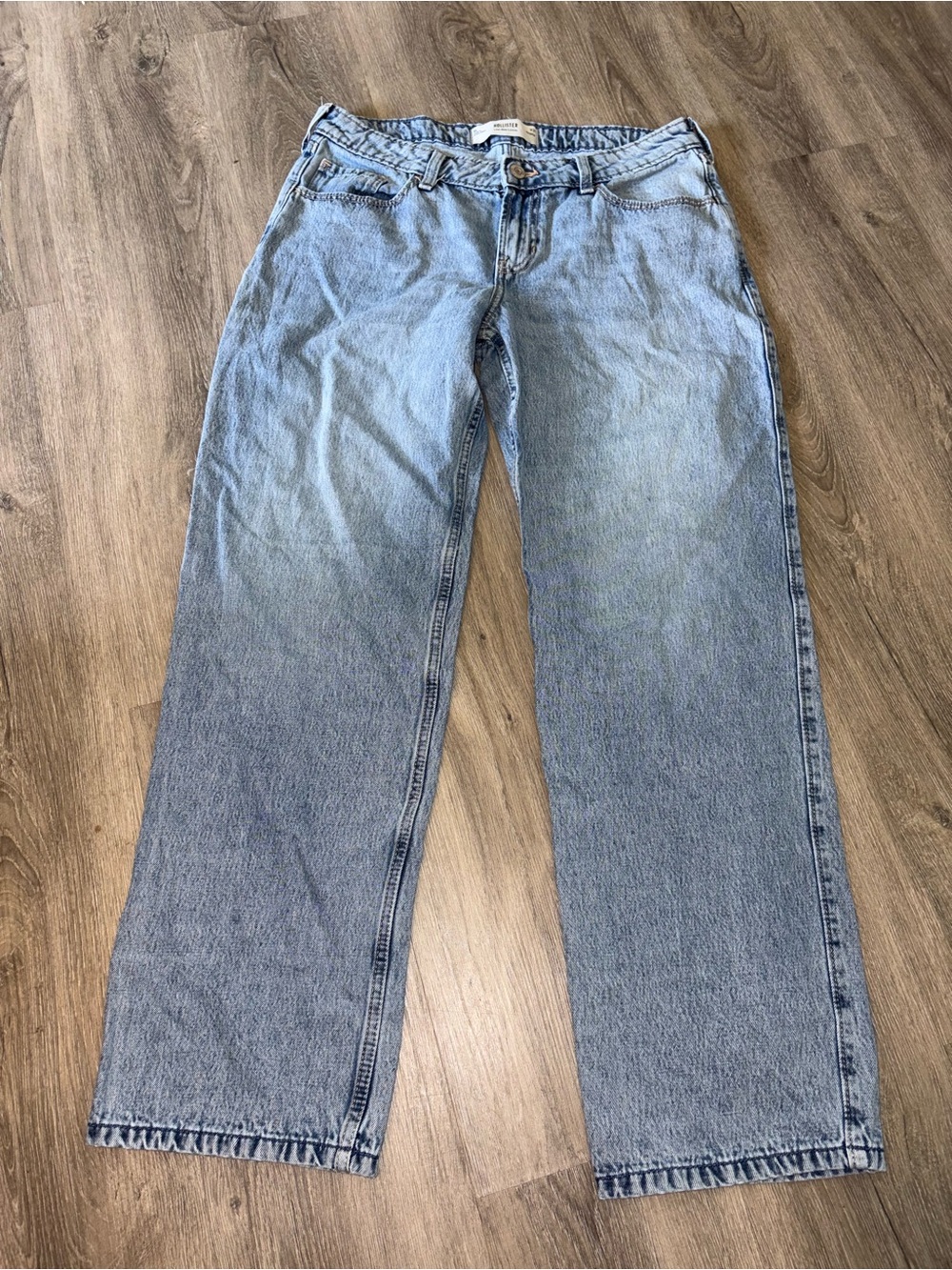 Hollister | Low-Rise Eyelet Bow Loose Jeans